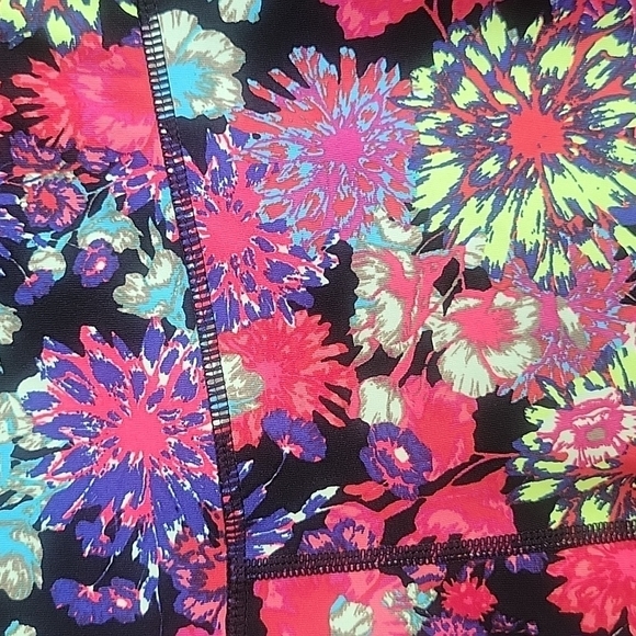 NWT Calvin Klein Performance Floral-Print High-Waist Bike Shorts Small - Picture 2 of 4